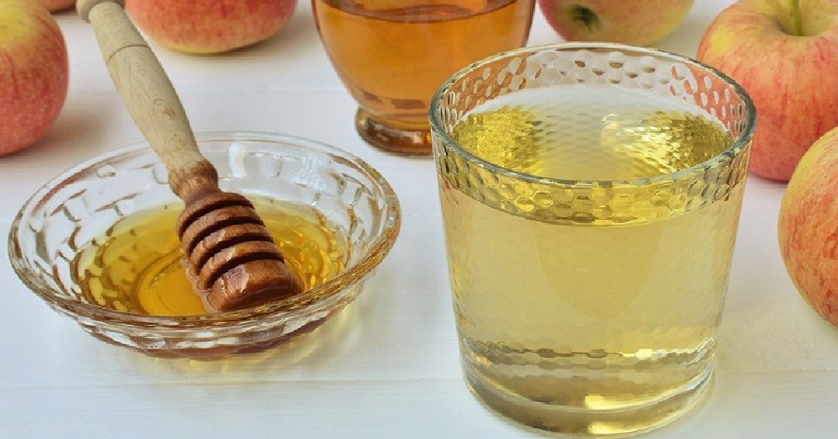 Медово яблочный уксус. Яблоки с медом. Медовая вода и уксус.